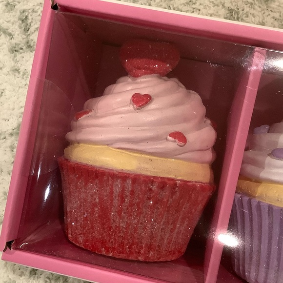 Set of 3 Love Colorful Glitter Valentine's Cupcakes Décor NWT Resin - Picture 2 of 16